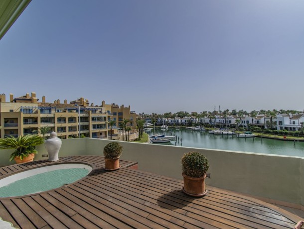Apartment for sale in Sotogrande Puerto, Marbella