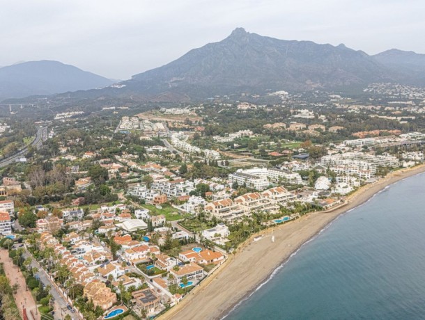 Villa for sale in Puerto Banús, Marbella