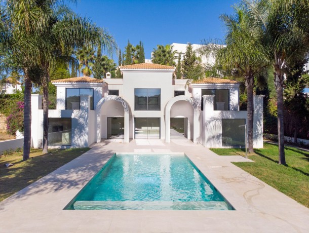 Villa for sale in El Paraiso, Marbella