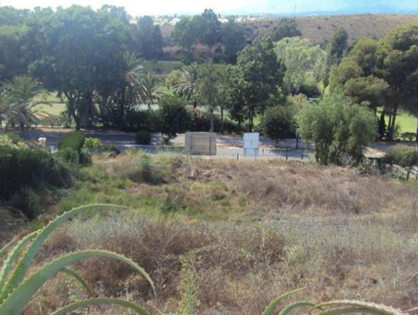 Plot for sale in El Paraiso, Marbella