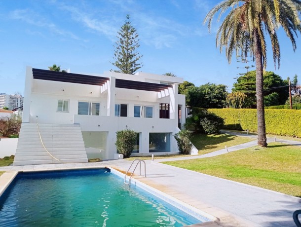 Villa for sale in Nueva Andalucía, Marbella