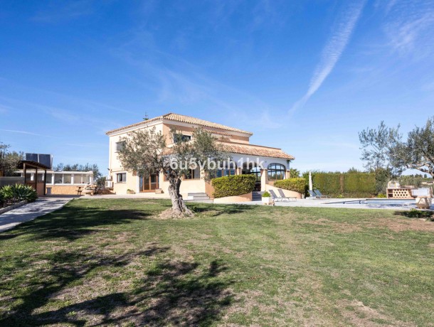 Villa for sale in Alhaurín el Grande, Marbella