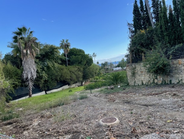 Plot for sale in El Paraiso, Marbella