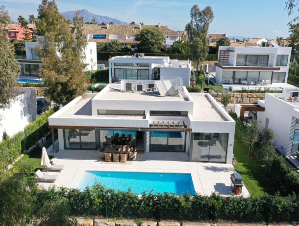 Villa for sale in Atalaya, Marbella