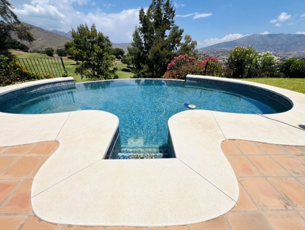 Villa for sale in La Cala Golf, Marbella