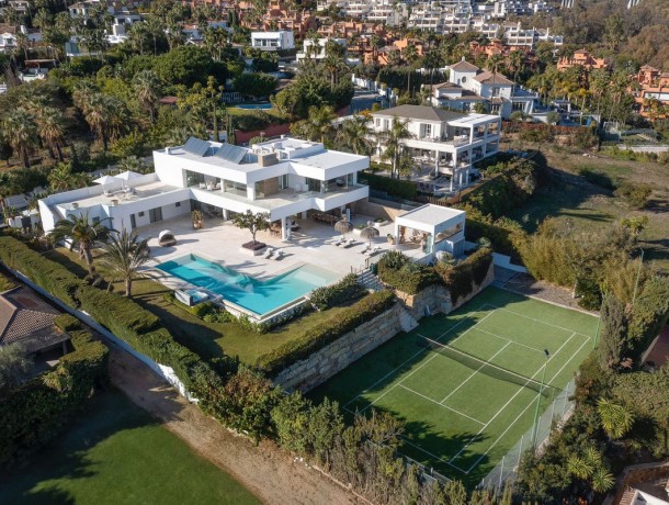 Villa for sale in Nueva Andalucía, Marbella