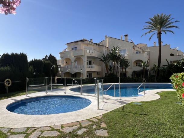 Apartment for sale in El Paraiso, Marbella