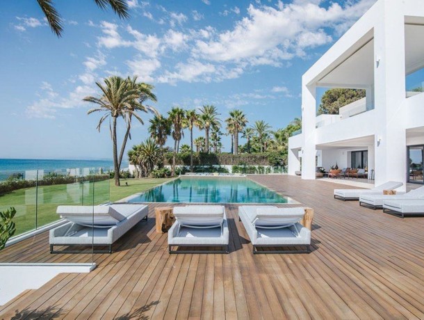 Villa for sale in New Golden Mile, Marbella