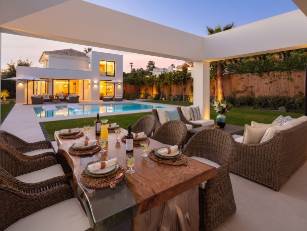 Villa for sale in Nueva Andalucía, Marbella