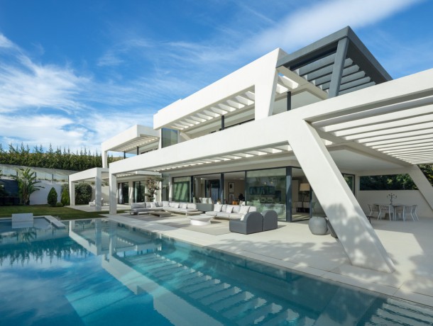 Villa for sale in Nueva Andalucía, Marbella