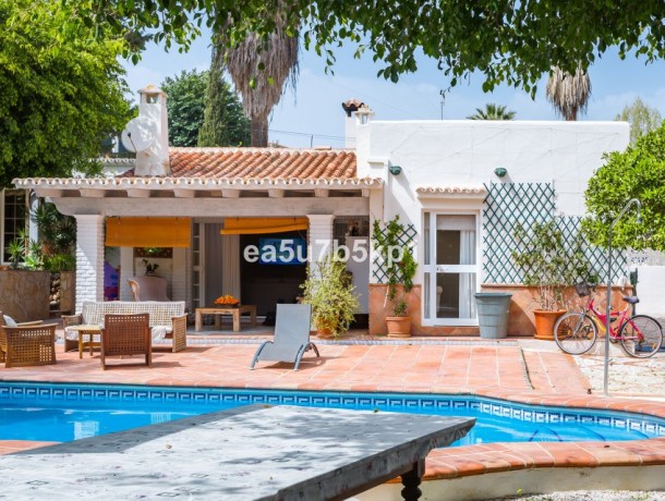 Villa for sale in Nueva Andalucía, Marbella