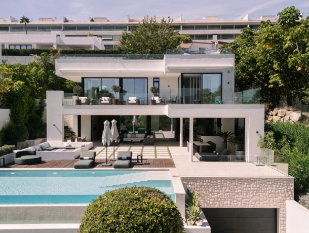 Villa for sale in Nueva Andalucía, Marbella