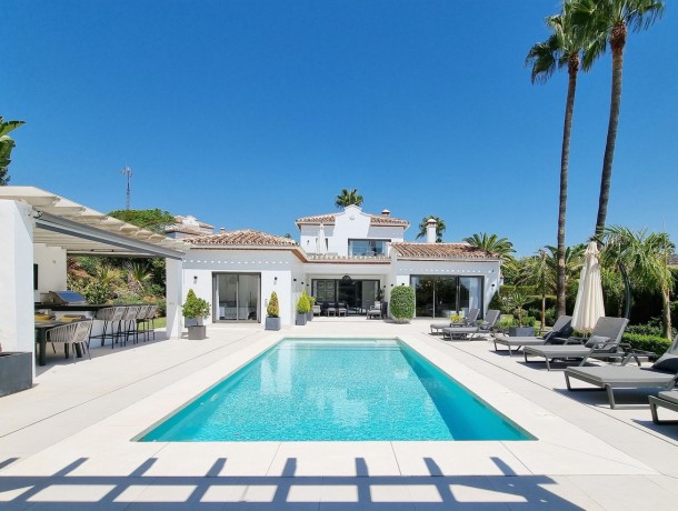 Villa for sale in Elviria, Marbella