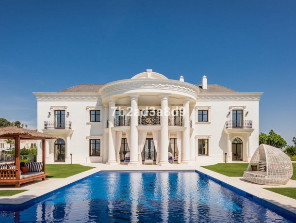 Villa for sale in Hacienda del Sol, Marbella
