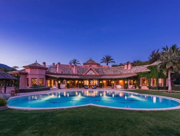 Villa for sale in Nueva Andalucía, Marbella