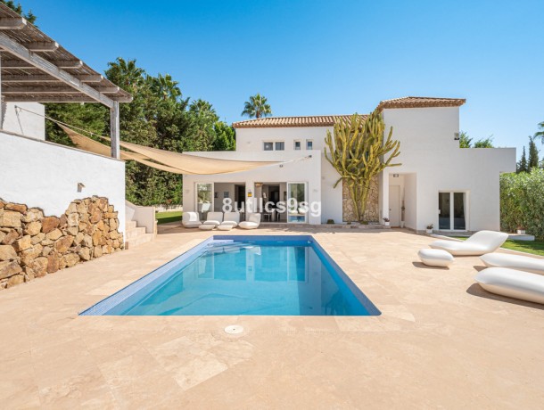 Villa for sale in Nueva Andalucía, Marbella
