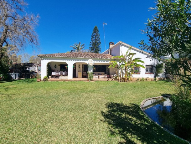 Villa for sale in Puerto Banús, Marbella