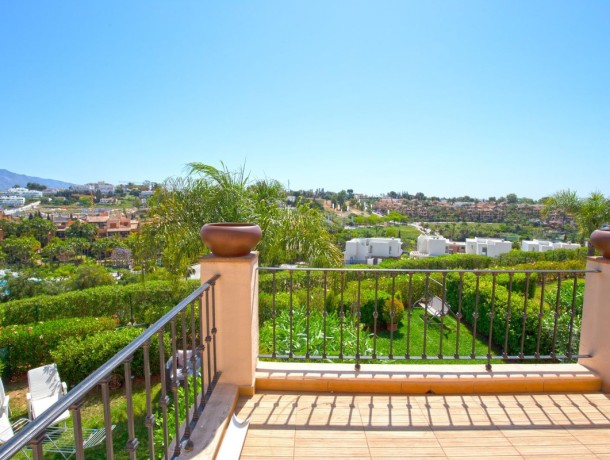 Townhouse for sale in El Paraiso, Marbella