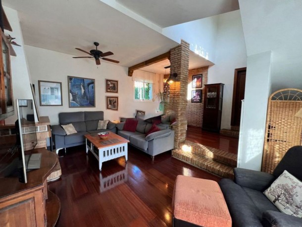 Villa for sale in Sierrezuela, Marbella