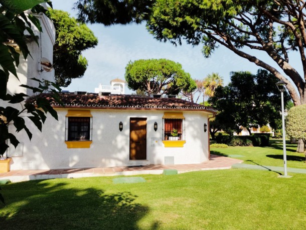 Townhouse for sale in Elviria, Marbella