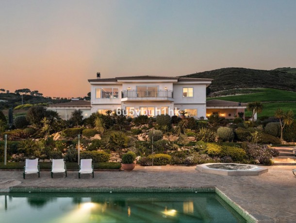 Villa for sale in Antequera, Marbella