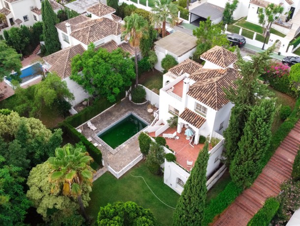 Villa for sale in Nueva Andalucía, Marbella