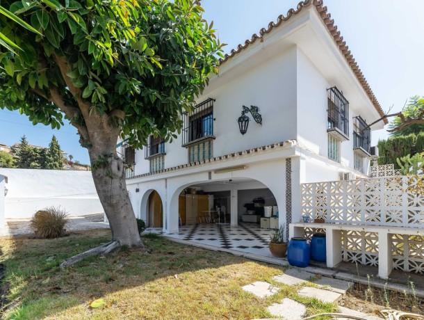 Villa for sale in El Palo, Marbella