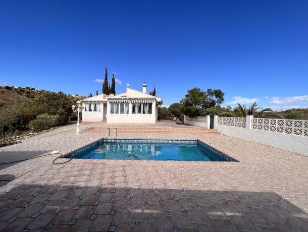 Villa for sale in Almogía, Marbella