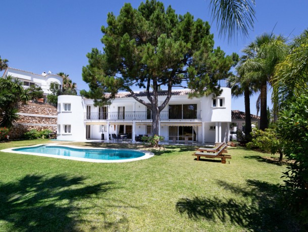 Villa for sale in Sierra Blanca, Marbella