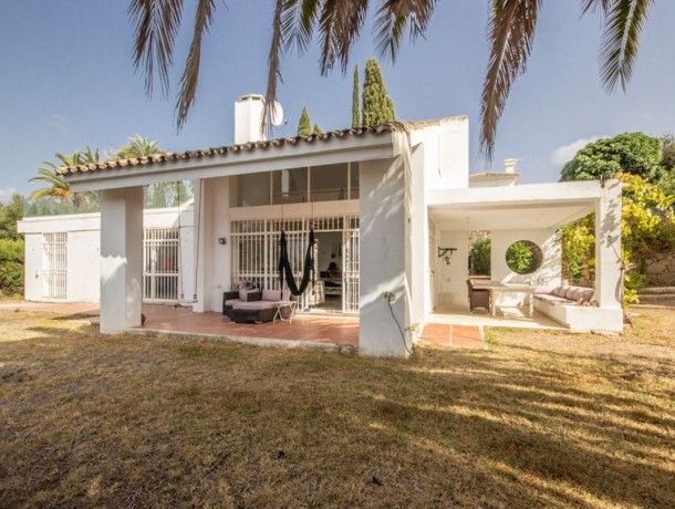 Villa for sale in Nueva Andalucía, Marbella