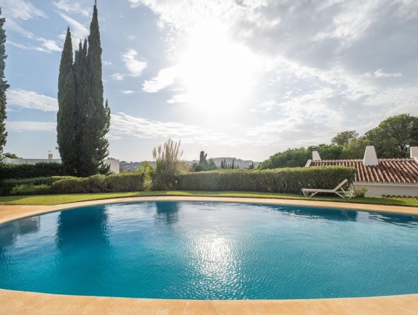 Townhouse for sale in Nueva Andalucía, Marbella