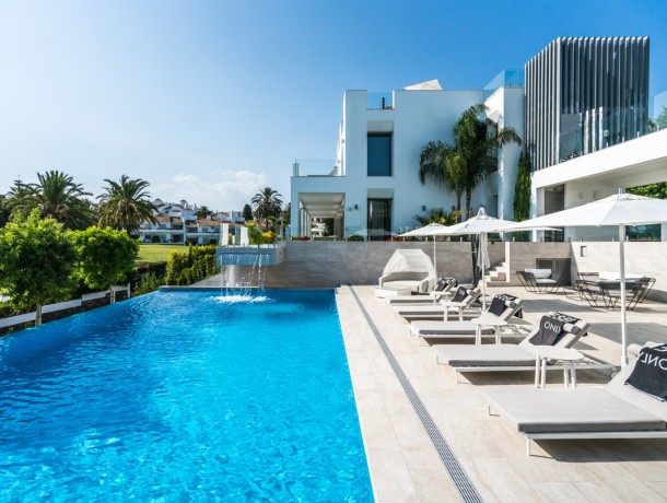 Villa for sale in Nueva Andalucía, Marbella
