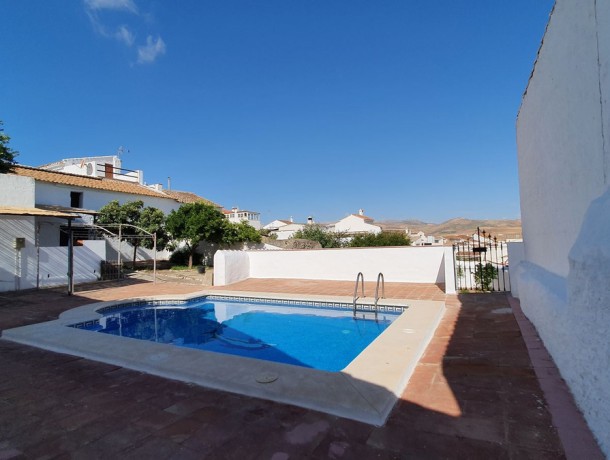 Townhouse for sale in Ardales, Marbella