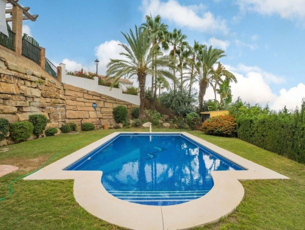 Villa for sale in Istán, Marbella
