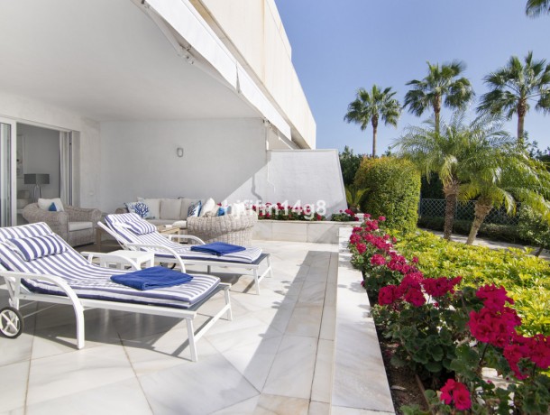 Apartment for sale in Nueva Andalucía, Marbella