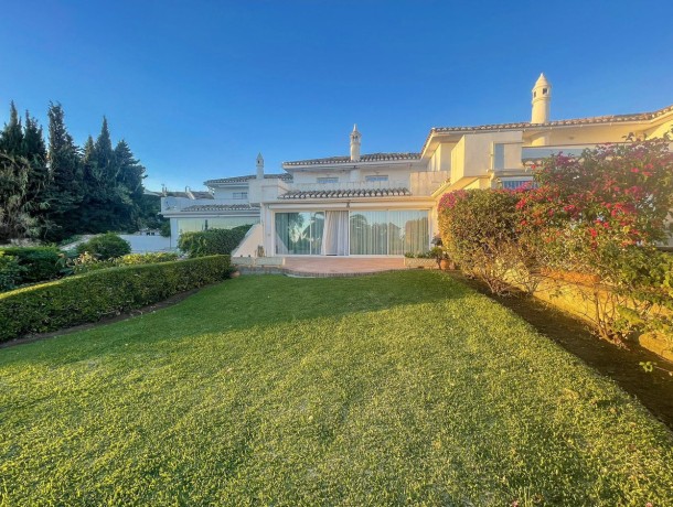 Townhouse for sale in Calahonda, Marbella