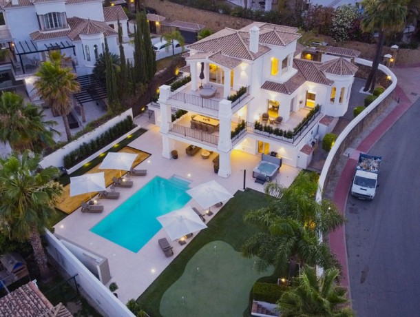 Villa for sale in Nueva Andalucía, Marbella