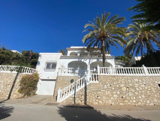 Villa for sale in Calahonda, Marbella