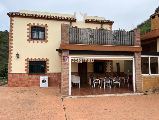 Villa for sale in Estepona, Marbella