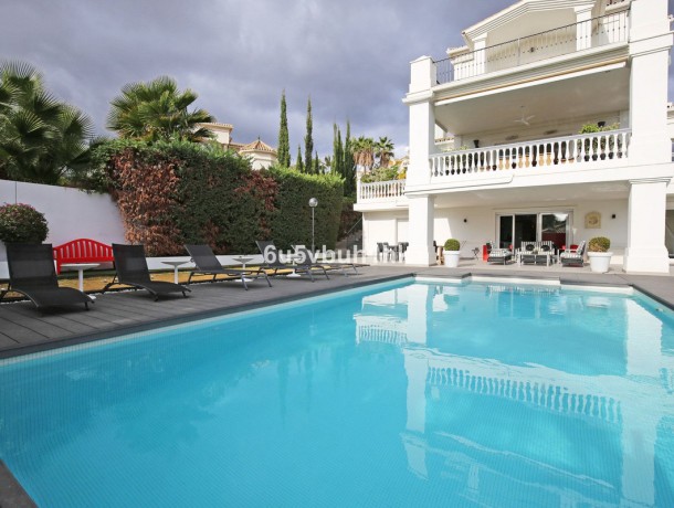 Villa for sale in Nueva Andalucía, Marbella