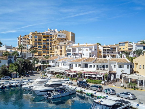 Apartment for sale in Puerto de Cabopino, Marbella