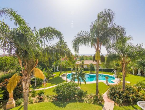 Villa for sale in El Padron, Marbella