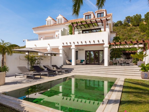 Villa for sale in Nueva Andalucía, Marbella