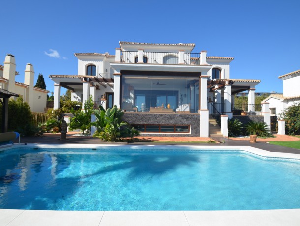 Villa for sale in La Duquesa, Marbella