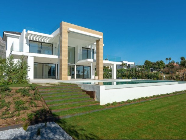 Villa for sale in The Golden Mile, Marbella