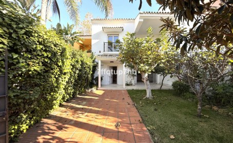 Townhouse for sale in , Puerto Banús