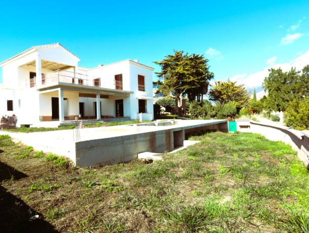 Villa for sale in Estepona, Marbella