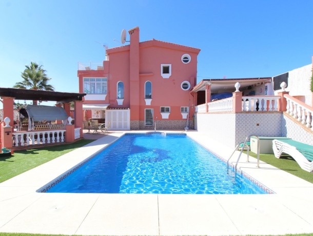 Villa for sale in Sierrezuela, Marbella