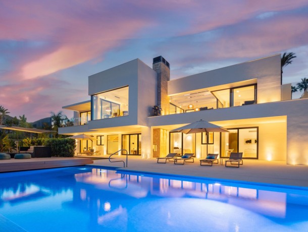 Villa for sale in Nueva Andalucía, Marbella