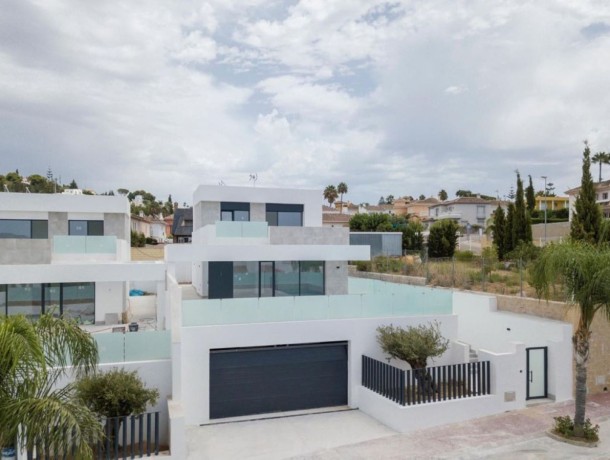 Villa for sale in Sierrezuela, Marbella
